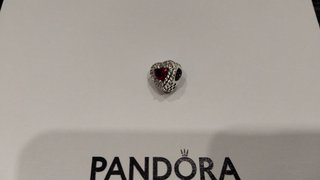 Pandora Corazón Circonitas Rojo y Plata