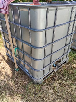 4 Depósitos de agua 1000L