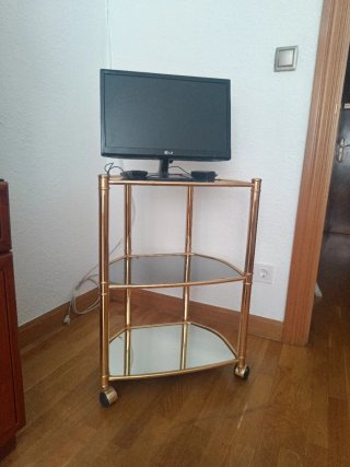 Carrito TV cristal y metal dorado con ruedas