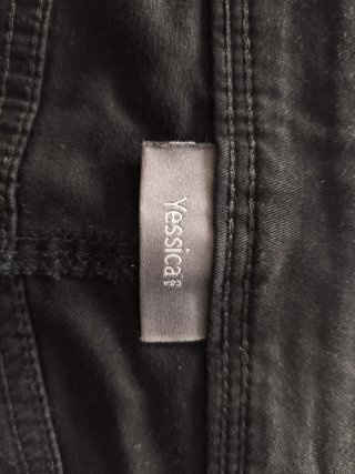 Pantalón corto negro tela vaquera fina de señora