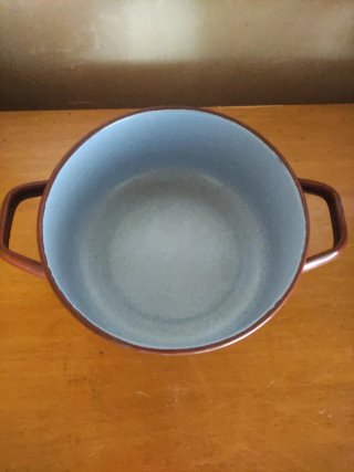 Cazuelita metálica marrón/roja