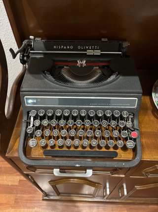 Máquina de escribir Hispano Olivetti Studio 46