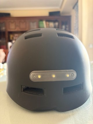 Casco Patinete Eléctrico con Luz Trasera y deldela