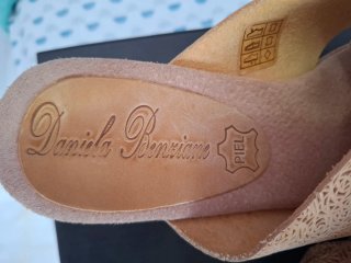 Sandaliasverano de tiras, de  Daniela Bonzanie