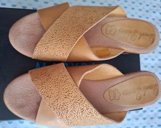 Sandaliasverano de tiras, de  Daniela Bonzanie