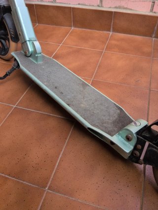 Patinete Decathlon Revo con suspensión