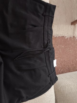 Pantalón negro pitillo comodo