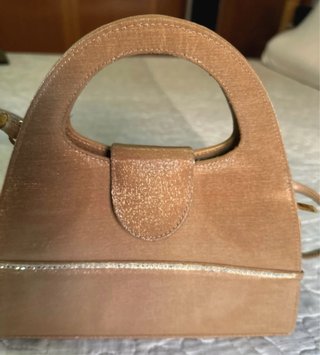 Zapatos y bolso fiesta dorados