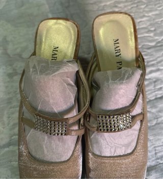 Zapatos y bolso fiesta dorados