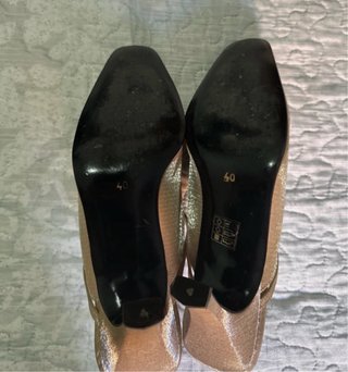 Zapatos y bolso fiesta dorados