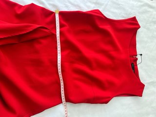 Vestido rojo invitada con volantes