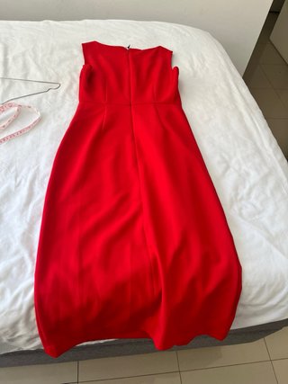 Vestido rojo invitada con volantes