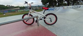 Bicicleta BMX GT R20 Blanca