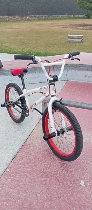 Bicicleta BMX GT R20 Blanca