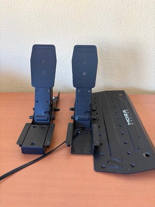 Moza R5 + Volante KS + Pedales