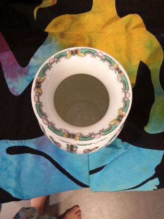 Jarrón de porcelana con escena oriental