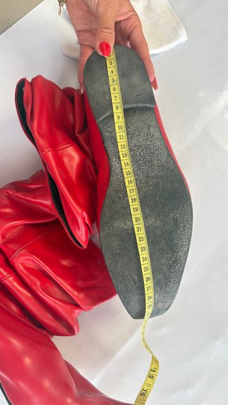 Botines rojos de cuero