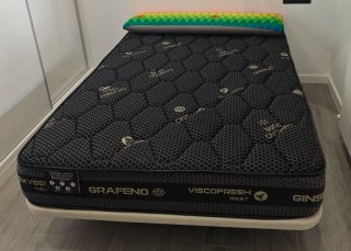 Colchón con almohada y somier