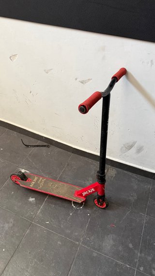 Patinete Bestial Wolf Jackie Rojo
