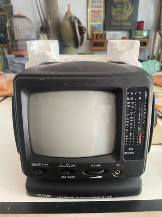 TV Portátil Silvano 5.5 Blanco y Negro