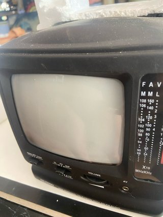 TV Portátil Silvano 5.5 Blanco y Negro