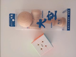 Cubo Rubik y Kendama hecho y comprado en Japón