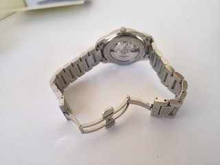 Reloj Longines Esfera Negra y Correa Plateada