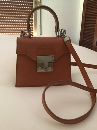 Bolso de piel marrón