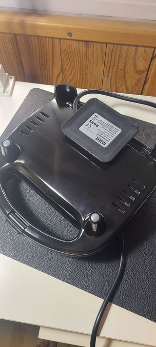 Sandwichera YASHE 750W Negra Ideal