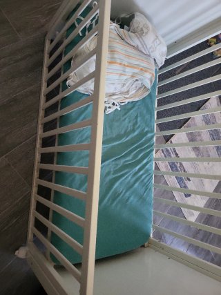 Cuna de bebé blanca