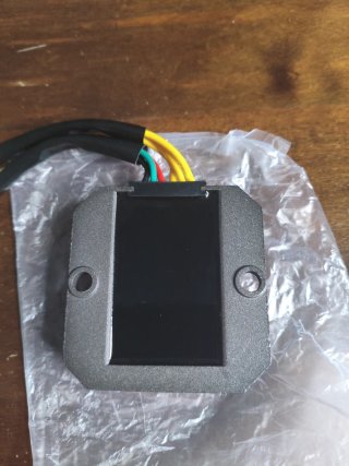 Regulador Voltaje Moto Negro/Gris