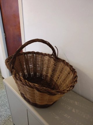 Cesto antiguo de mimbre