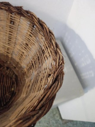 Cesto antiguo de mimbre