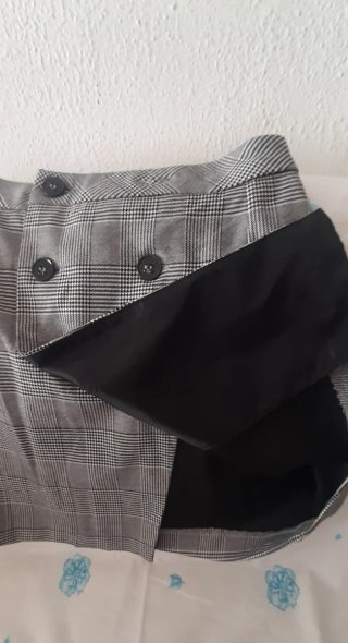 Falda Zara cuadros gris y negro