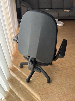 Silla de oficina negra