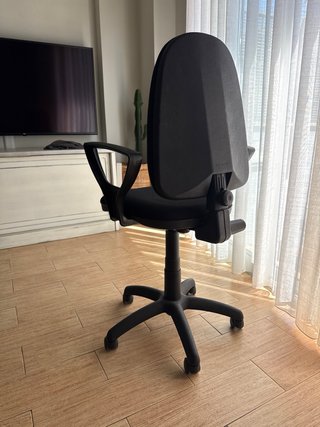 Silla de oficina negra