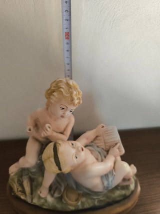 Figura de yeso de dos querubines