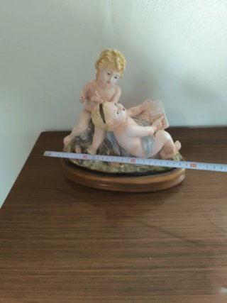 Figura de yeso de dos querubines