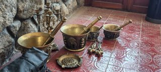 Lote 6 morteros bronce, candelabros y más