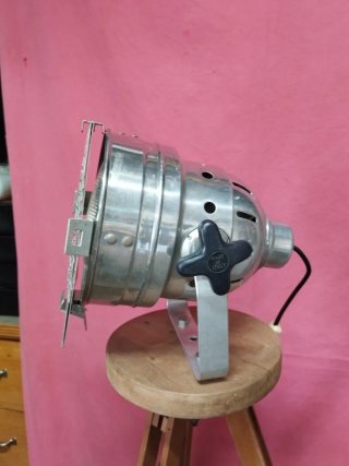 Lampada da terra treppiede stile industriale