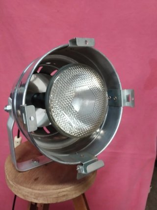 Lampada da terra treppiede stile industriale