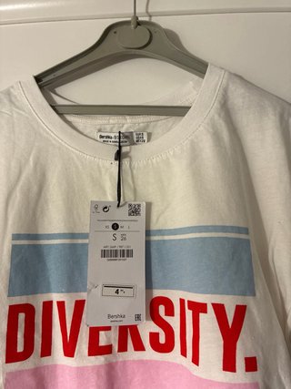 Camiseta Bershka Diversity