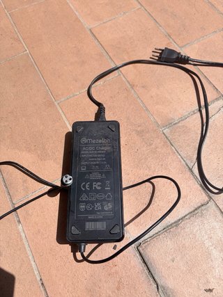 Cargador Mezelon AC/DC GJS150-5460200