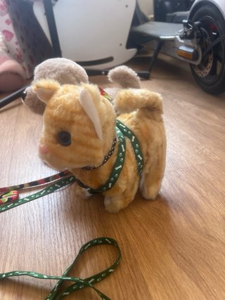 Peluche con pilas,ladran o maúllan y caminan