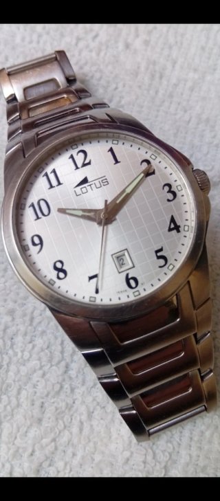 Reloj LOTUS