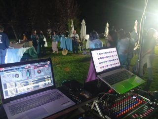 Equipo DJ Karaoke Fiesta. tu fiesta un éxito