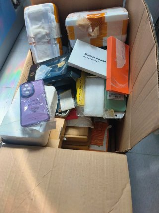 Caja de repuestos para móviles: pantallas, fundas,