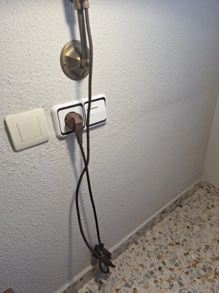 Lámpara de pared bronce, latón y cristal opalino.