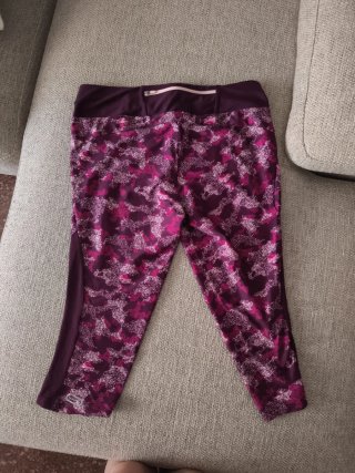Mallas deportivas cortas estampado 3 cuartos.