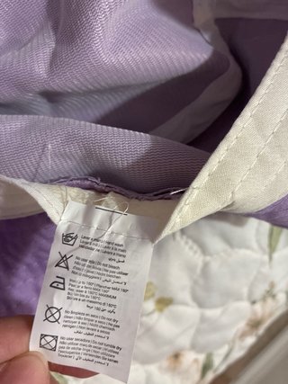 Gorro de niña morado con flor